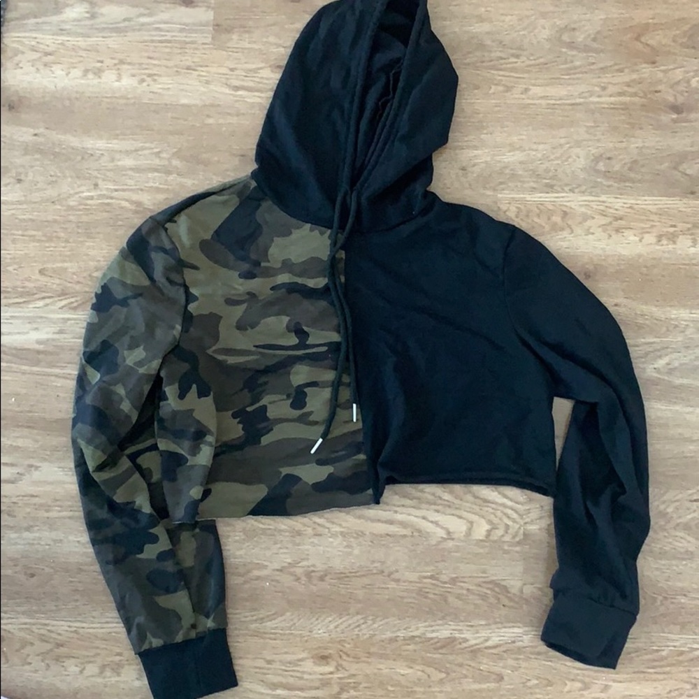 Cropped hoodie
